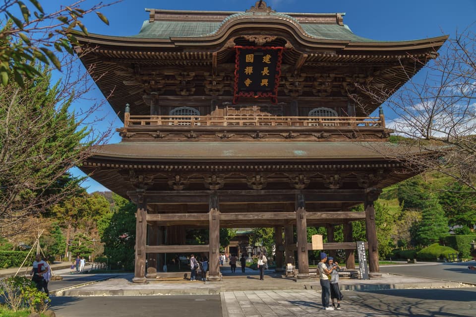 A stunning view of the Sanmon Gate at Engaku-ji Temple in Kamakura, Japan.