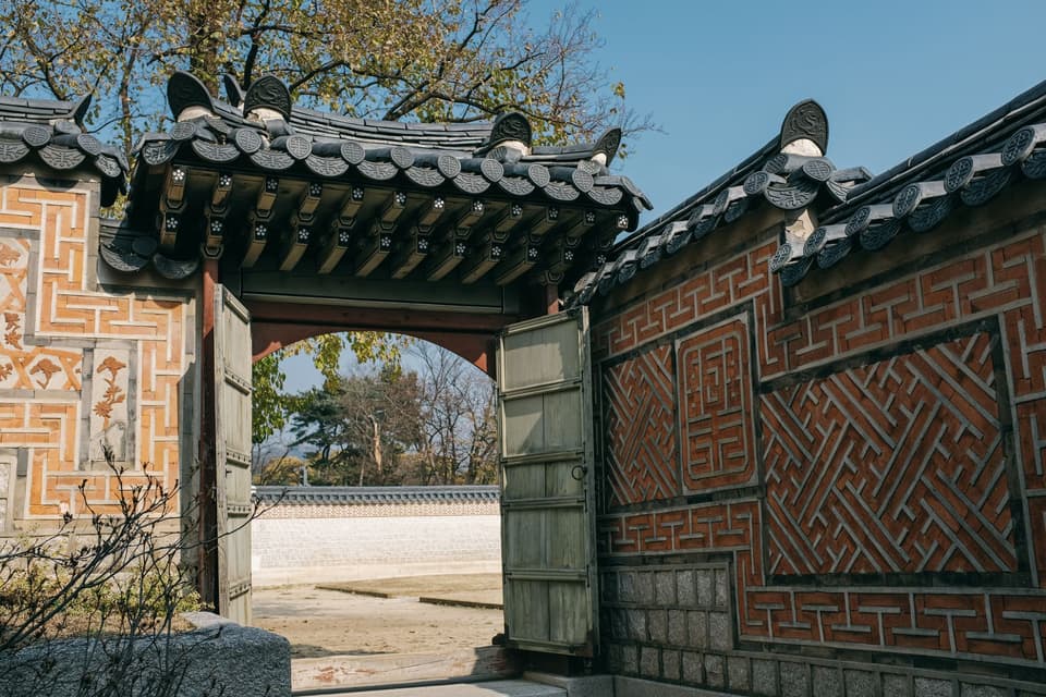 Beautiful traditional Korean architectural gate with intricate design in Seoul on a clear day.