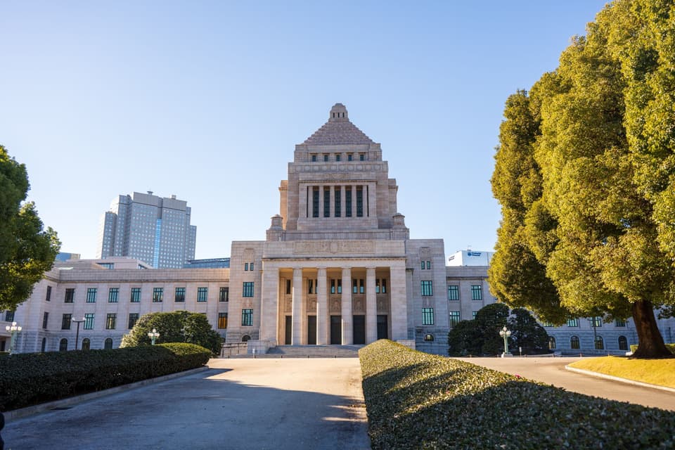 Front view of the National Diet Building in Tokyo on a sunny day, showcasing classic architecture.